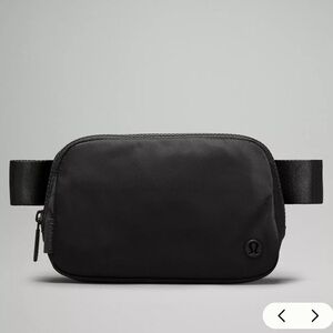Lululemon everywhere belt bag